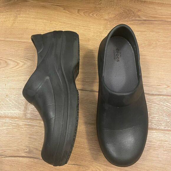 Crocs Dual Comfort Black Nursing Work Clogs Non-Slip Shoes Women's Size 9 - Picture 3 of 8